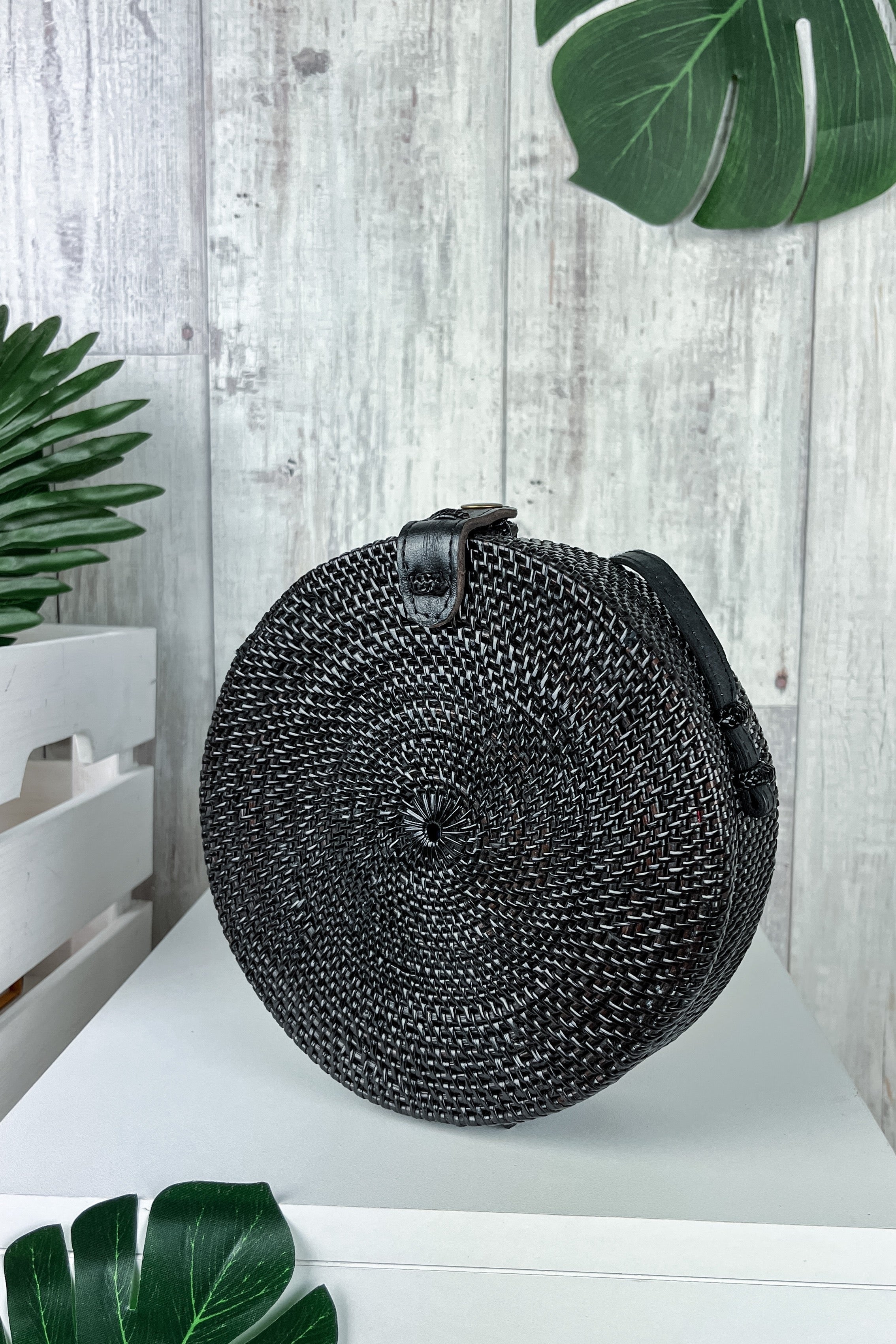 Black round rattan outlet bag